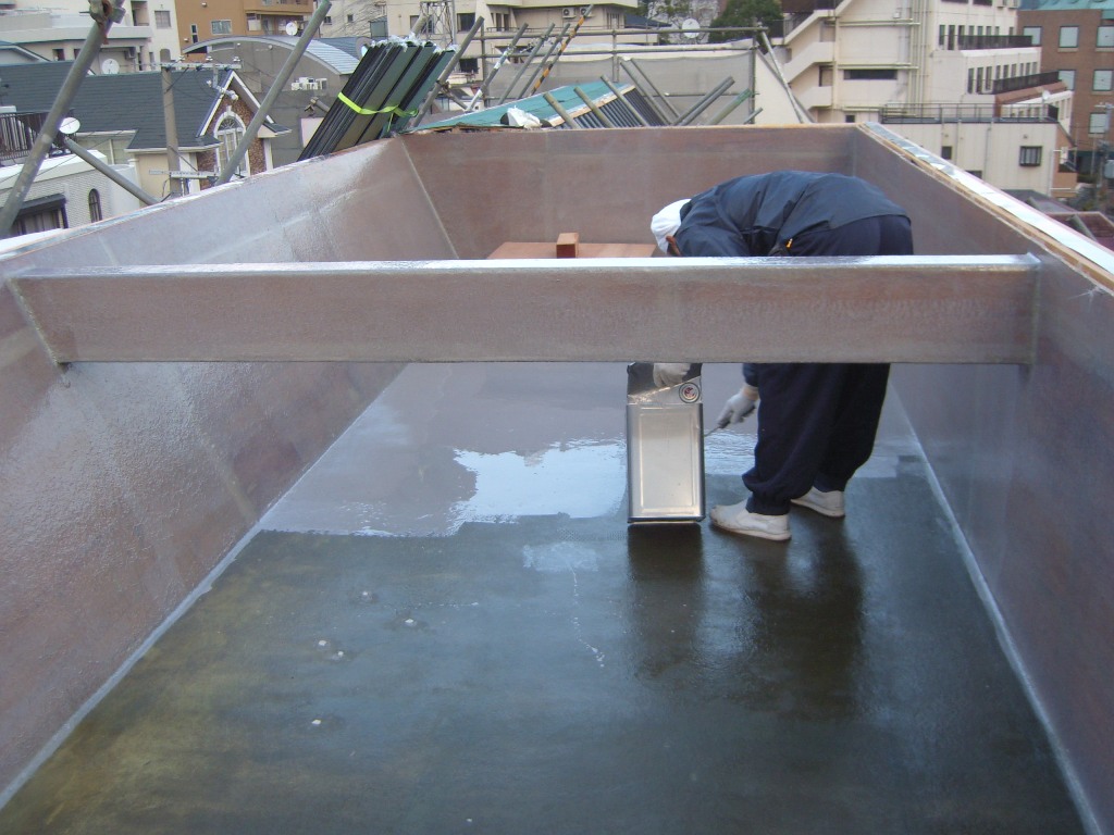 屋上FRP防水工事　トップ塗布